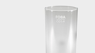 Verre à boire marqué au laser UV | FOBA Laser Marking Verre à boire marqué au laser UV