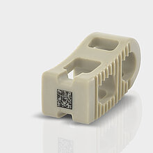 Impianto in PEEK marcato con laser in fibra | FOBA Laser Marking