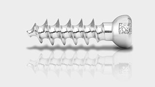 Laser-marked bone screw | FOBA Laser Marking Laser-marked bone screw